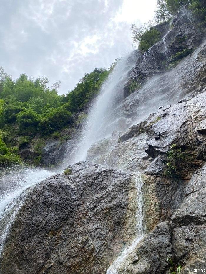 笑脸球的冒险之旅