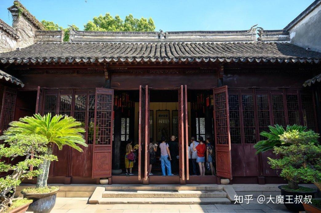 如何有效地与情绪低落者沟通交流